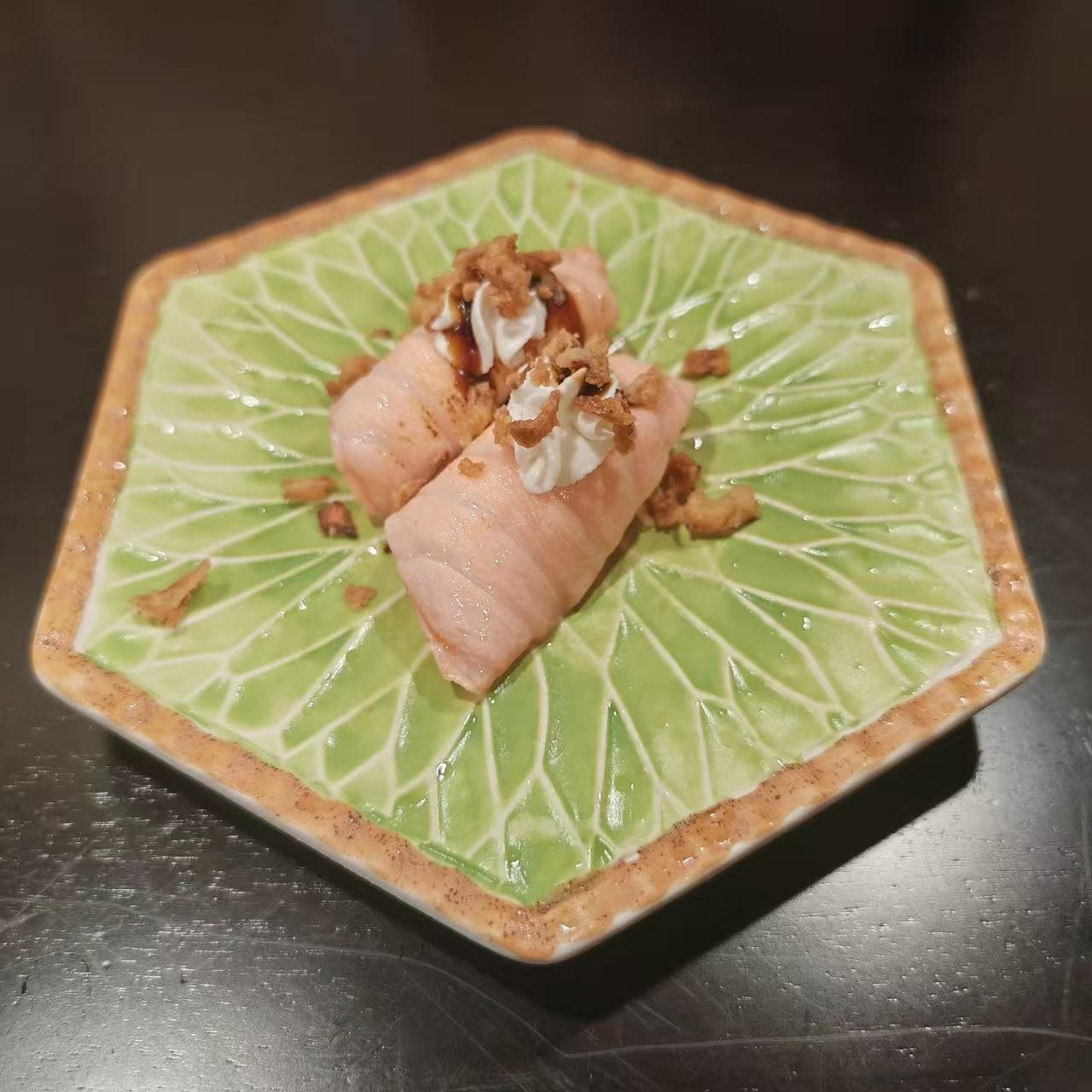 NIGIRI SALMON FLAMEADO(QUESO CEBOLLA FRITA)