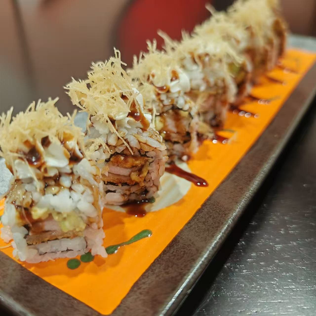 URAMAKI POLLO(QUESO KATAIFI)